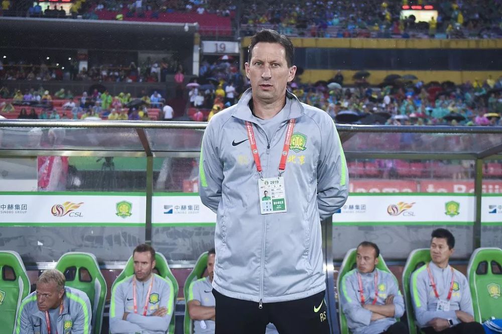 此背景下的 此背景下的